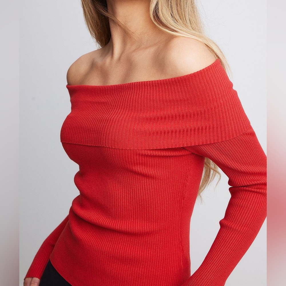 Aritzia Babaton Off the Shoulder Scala Top